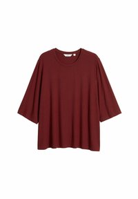 Bordeaux geribbeld T-shirt met een ronde halslijn, korte mouwen en een ontspannen pasvorm. Gemaakt van zacht, textuurstof. Geen zichtbare hardware of accenten.