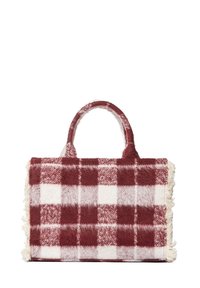 Karierte Handtasche aus burgunderrotem und weißem Plüschstoff mit Fransenakzenten an den Kanten; abgerundete Griffe zum Tragen. Rechteckige Form.