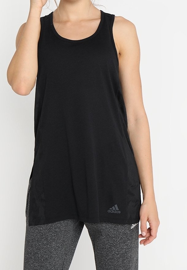 Canottiera sportiva nera senza maniche con scollo rotondo, realizzata in materiale leggero, con sottili spacchi laterali e logo Adidas sul fondo.