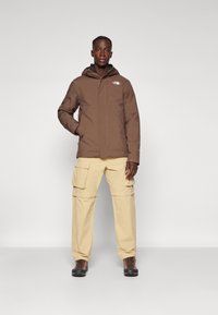 The North Face CARTO TRICLIMATE JACKET - Chaqueta softshell - smokey brown/black