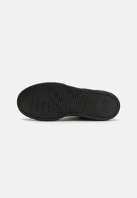 EA7 Emporio Armani SUMMER COURT - Sapatilhas - triple black/gold