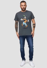Re:Covered DISNEY EXCITED GOOFY - T-shirt med print - charcoal