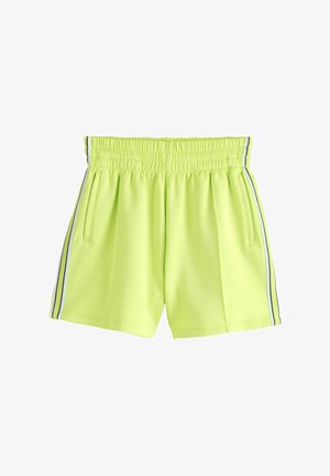Kort elastisk neon gul taljeshorts med sidelommer og sort-hvid stribet kant langs siderne, lavet af glat stof.
