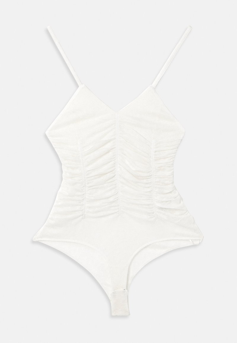 Body bianco con spalline regolabili, scollatura a V e dettagli arricciati sul davanti. Design aderente con una texture liscia e elastica.