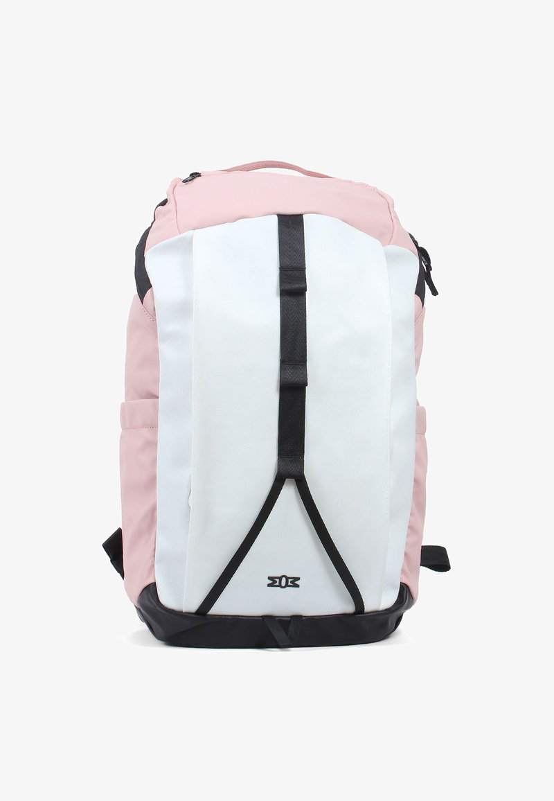 Rucksack mit einem pinken oberen Teil, einem weißen Mittelteil und einem schwarzen Boden. Verfügt über verstellbare Träger, einen Reißverschluss oben und Seitentaschen.