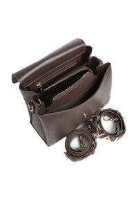 Borsa a mano in pelle marrone con finitura testurizzata, dotata di tre scomparti e due tracolle staccabili. Include una tasca interna con cerniera.