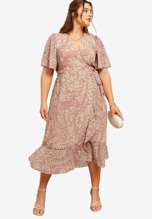 Friends Like These PLUS SIZE FIT - MIX FLUTTER SLEEVE WRAP - Denné šaty - pink