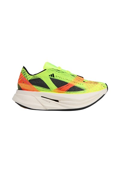 Chaussure de course jaune néon avec un dessus texturé, des accents noirs et des motifs multicolores. Dispose d'une semelle légère pour un amorti et un soutien.