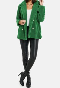Threadbare Abrigo corto - green