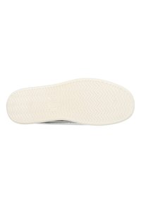 Schoenzool, rubbermateriaal, witte kleur, visgraatmotief, ronde neus. Plat ontwerp geschikt voor casual wear; minimalistische stijl.