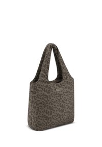 Zachte stoffen draagtas met donkerbruine luipaardprint en brede schouderbanden, rechtopstaand op een witte achtergrond.