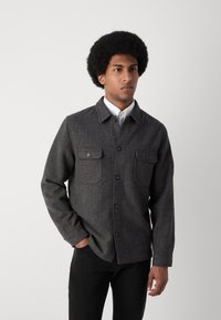 Lindbergh TEXTURED OVERSHIRT - Lengva striukė - charcoal