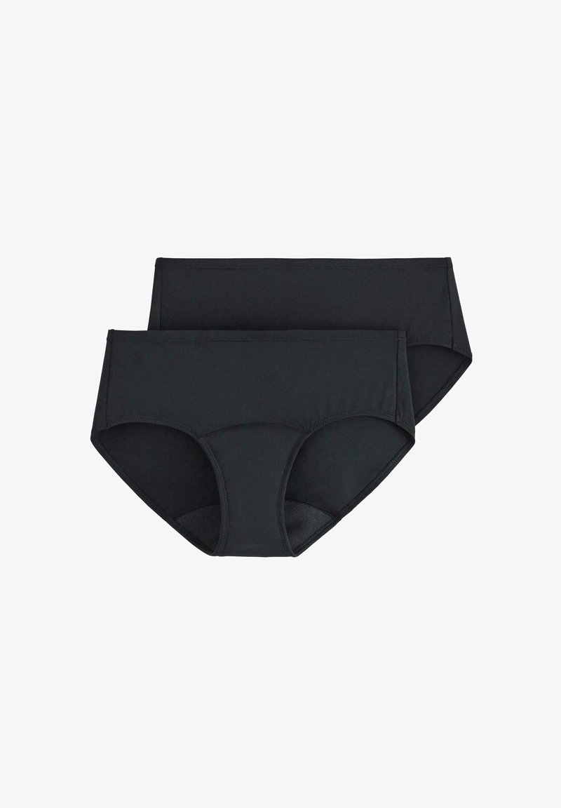Zwarte katoenen boxershorts in twee stijlen, één met een hogere taille en een gladde textuur, en de ander met een lagere taille, beide met flexibele banden.