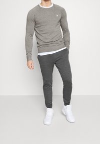Abercrombie & Fitch Sweter