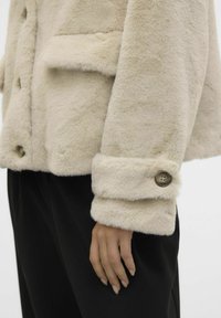 Vero Moda VMSONJAEVA - Žieminė striukė - oatmeal