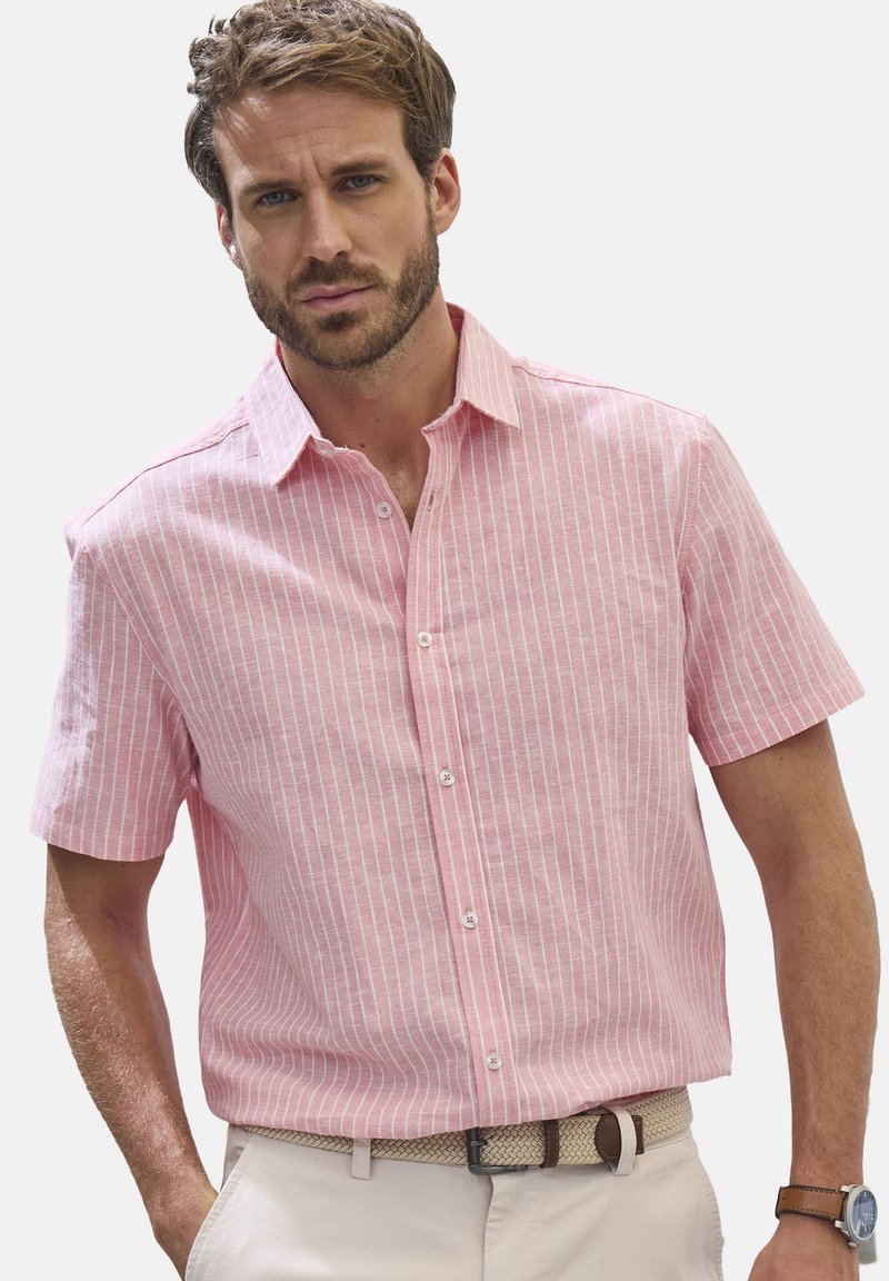 Kurzarm-Hemd mit Knöpfen, pink mit weißen vertikalen Streifen, aus leichtem Stoff, mit klassischem Kragen und normaler Passform.