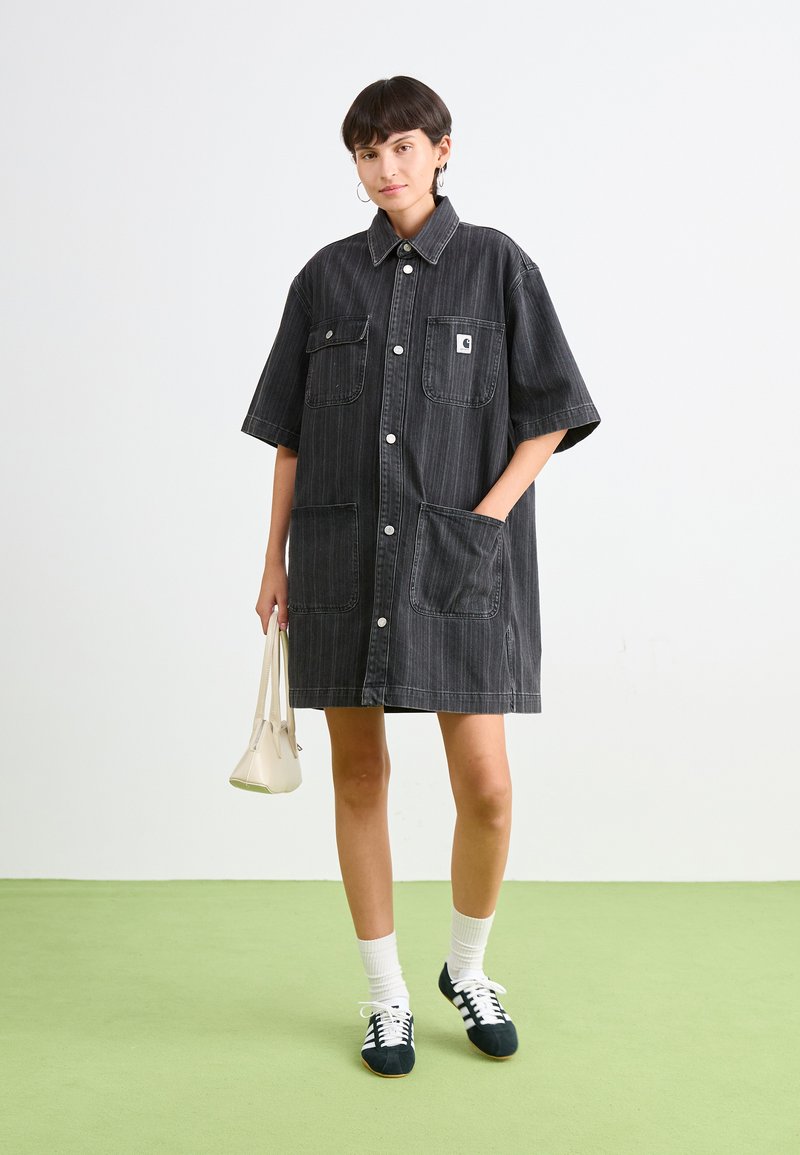Carhartt WIP RYLAN DRESS - Denimové šaty - black stone washed