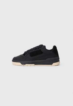 CRUISER TECH FUZZ - Sneakers - black
