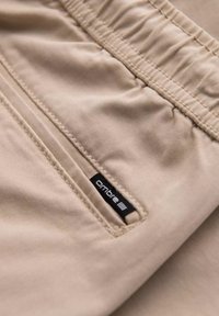 Niet geselecteerd, beige