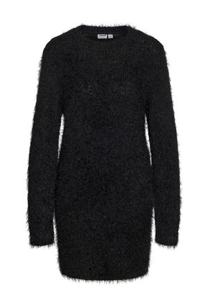 Sort fuzzy strikket langærmet sweaterkjole med rund halsudskæring og en let løs pasform, vist mod en hvid baggrund.