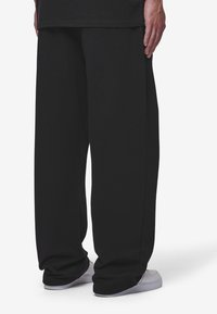 Pegador LEONO LOOSE - Treniņtērpa apakšdaļas - washed black virtual pink gum