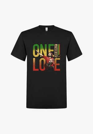 Zwart T-shirt met een kleurrijke afbeelding van een muzikant die gitaar speelt met de tekst "ONE LOVE" en "BOB MARLEY" in reggaekleuren.