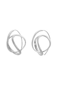 Orecchini in tonalità argento caratterizzati da design a loop intrecciati con superficie texturizzata e accenti lisci, che mostrano un'estetica moderna.