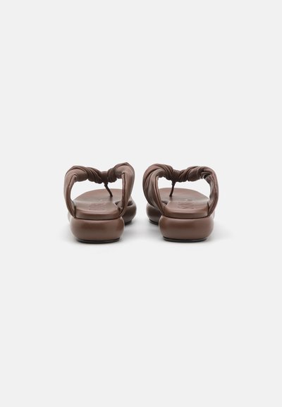 Stine Goya SGSIENNA - Σανδάλια τύπου T - chocolate