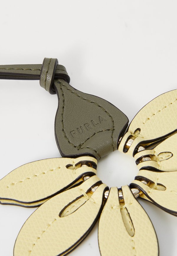 ALLEGRA MARGUERITE CHARM - Keyring3