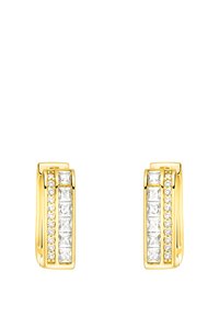 Guld hoop øreringe med en række af fem firkantede cubic zirconia og mindre runde sten, med en poleret finish og glat tekstur.