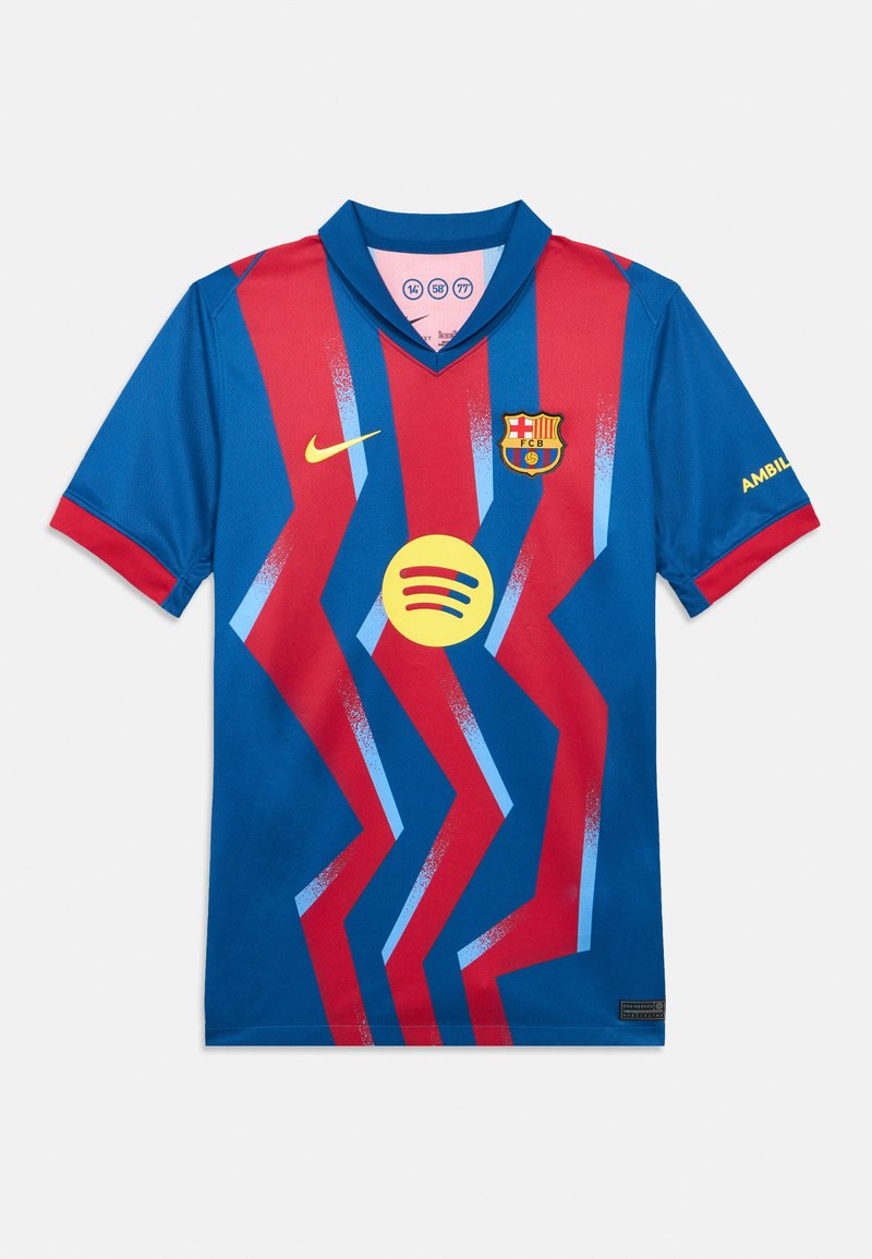 Kék és piros focimez cikk-cakk mintával, Nike logóval és Barcelona címerrel. Az elején sárga Spotify logó található.