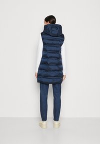 TOM TAILOR LONG LIGHTWEIGHT VEST - Vesta - sky captain blue