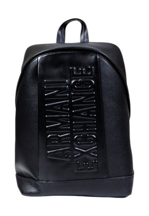 Sac à dos en cuir noir avec logo Armani Exchange en relief à l'avant et une poignée de transport supérieure.
