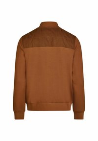 Braune Jacke aus einem glatten, strukturierten Stoff. Mit einem kontrastierenden, dunkler braunen Schulterbesatz und gerippten Ärmeln.