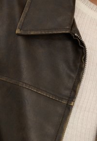 YOURTURN Giacca in similpelle - dark brown
