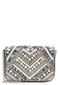 Borsa a pochette con perline a motivo chevron, caratterizzata da colori argento, nero e crema. Spallaccio a catena e decorazioni dettagliate in tutta la borsa.