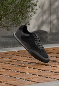 Επιλέχθηκε, black/granite grey