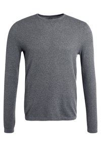 Šedý svetr s dlouhým rukávem a kulatým výstřihem, pletená textura a volný střih. Má jemný vzor a žebrované manžety a lem.