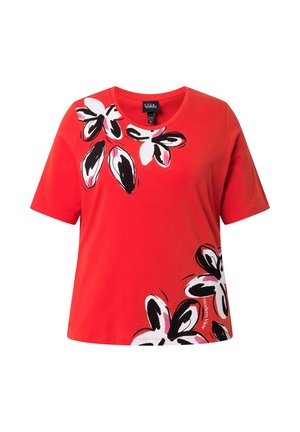 Rotes Kurzarm-T-Shirt mit Rundhalsausschnitt, mit großen weißen, schwarzen und pinkfarbenen abstrakten Blumenmustern an Schulter- und Saumbereichen.