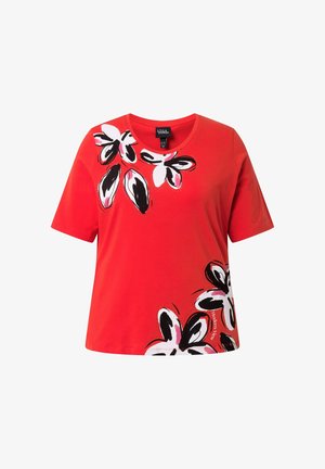 Rood T-shirt met korte mouwen en ronde hals, voorzien van grote witte, zwarte en roze abstracte bloemenprints op de schouder- en zoomgebieden.