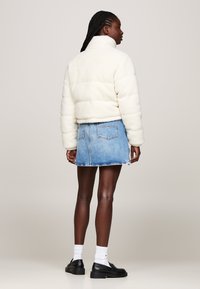 Tommy Jeans ESSENTIAL PUFFER - Talvitakki - ancient white