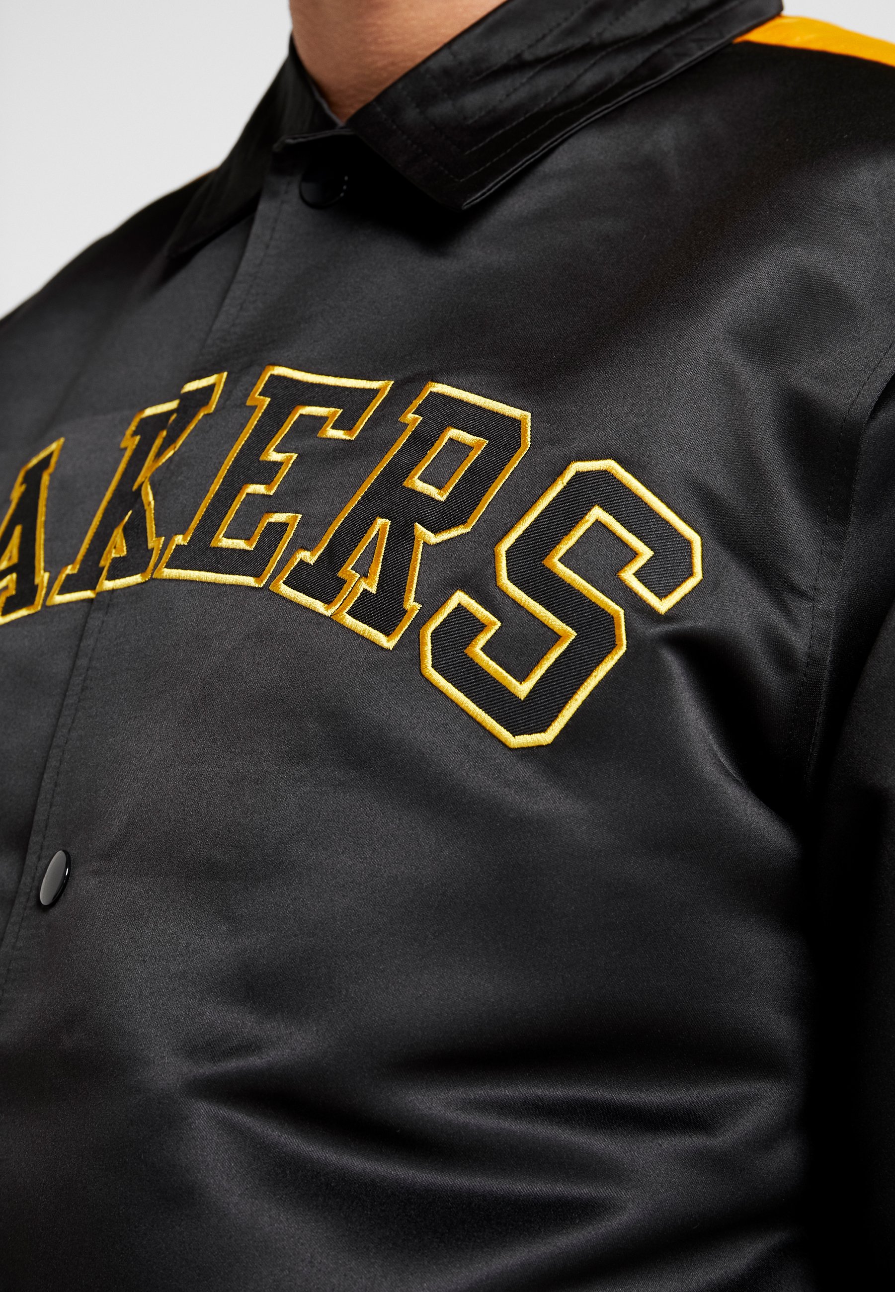 lakers coach jacket