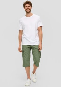 s.Oliver Shorts - tannengrün