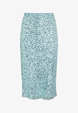 Et lyseblå paljettskjørt med en tettsittende design, dekorert med et bølgende mønster av glitrende paljetter, kne-lang med en glatt tekstur.