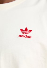 adidas Originals FASHION - Μπλουζάκι με στάμπα - white