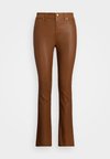 HIGH RISE LAMBSKIN STRAIGHT ANKLE TROUSERS - Odinės kelnės - cuoio