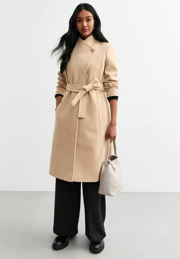 BELTED  - Trenchcoat - cream