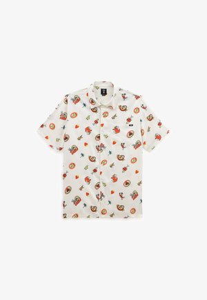 Chemise blanche à manches courtes boutonnée avec imprimés colorés de fruits et de personnages cartoon, comprenant des fraises, des cerises et des petits palmiers.