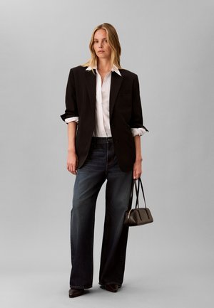 Calvin Klein, EMBLEM BAULETTO - Τσάντα χειρός - black