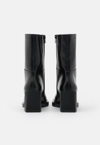 Vagabond Botines - black